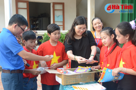1 200 dau sach den voi hoc sinh nong thon ha tinh