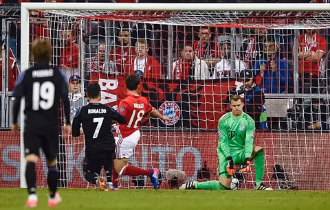 ronaldo lap cu dup real nguoc dong ha bayern