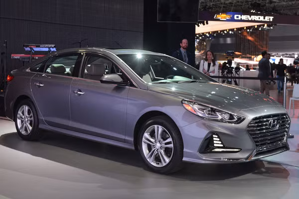 hyundai sonata 2018 ban quoc te trinh lang san sang doi dau toyota camry