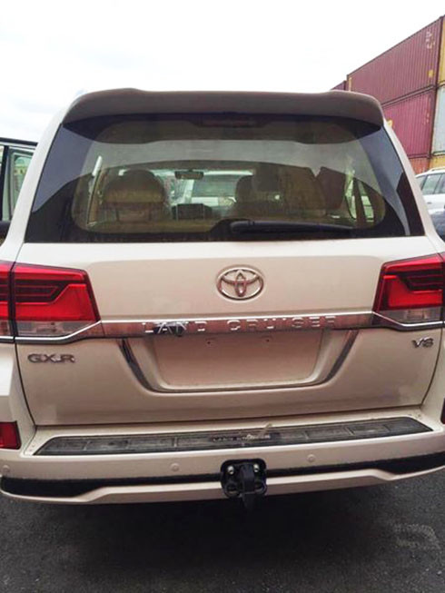toyota land cruiser 2017 dau tien ve viet nam