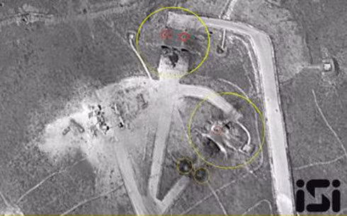 Căn cứ Shayrat sau khi bị Mỹ oanh kích. Ảnh: ImageSat International. dong minh cua ong assad doa dap tra vu luc vi my vuot gioi han do