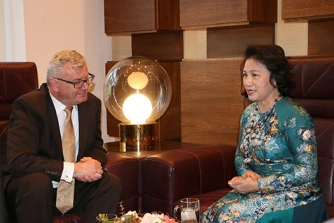 chu tich quoc hoi bat dau chuyen tham chinh thuc cong hoa sec