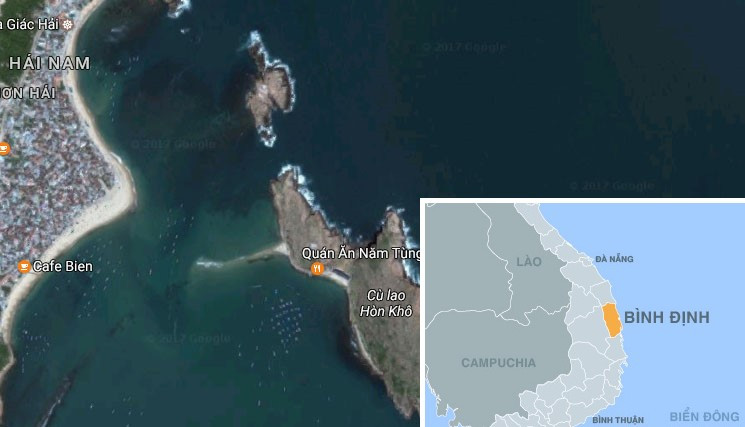 Ngoài tắm biển, ngắm san hô, đến đây du khách sẽ có trải nghiệm tuyệt vời, băng qua con đường giữa biển khơi. Khi thủy triều xuống, con đường giữa biển dần lộ rõ. Ảnh: Chụp màn hình. nhung con duong xuyen bien tuyet dep o viet nam