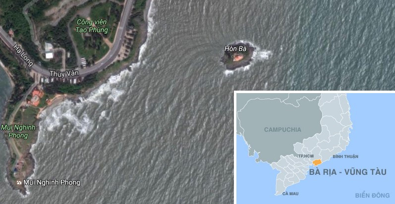 Người dân địa phương cho biết: "Vào các dịp rằm tháng giêng, tháng 7, 10... hàng năm, đường nổi lên vào ban ngày nên nhiều người dân và du khách có thể đi bộ lên đảo. Những ngày khác, con đường này nổi lên ban đêm nên việc đi lại gặp nhiều khó khăn". Ảnh: Chụp màn hình. nhung con duong xuyen bien tuyet dep o viet nam