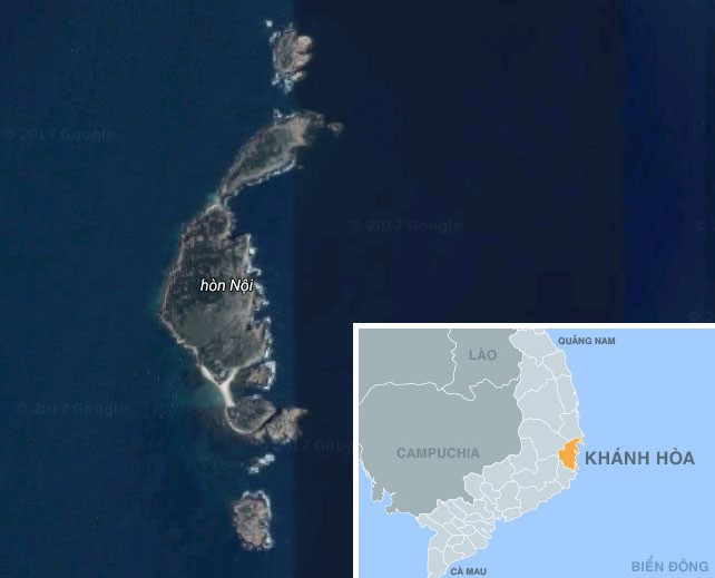 Đảo Yến có bãi tắm đôi: một bên nóng, một bên lạnh, do các dòng chảy tạo nên. Đây cũng là con đường thủy đạo duy nhất ở Việt Nam sở hữu điều kỳ diệu này. Thời gian phù hợp để tham quan từ tháng 4 đến cuối tháng 8, vì đây là mùa thời tiết khô ráo và thời gian thu hoạch tổ yến. Ảnh: Chụp màn hình. nhung con duong xuyen bien tuyet dep o viet nam