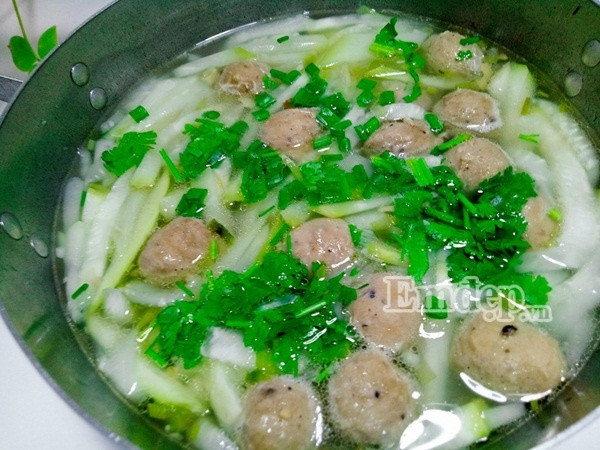 canh bau thit bo vien thanh mat cho mam com cuoi tuan