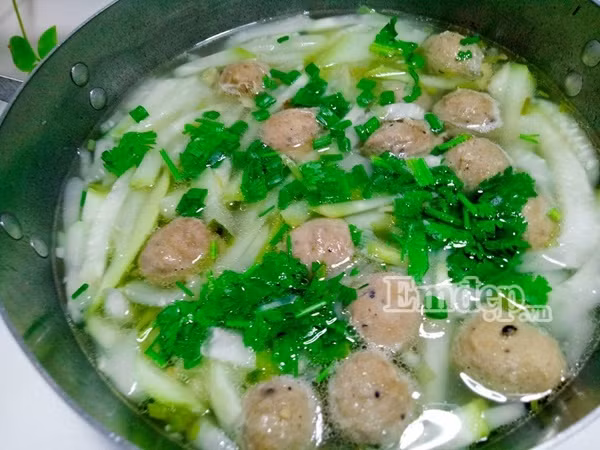 canh bau thit bo vien thanh mat cho mam com cuoi tuan