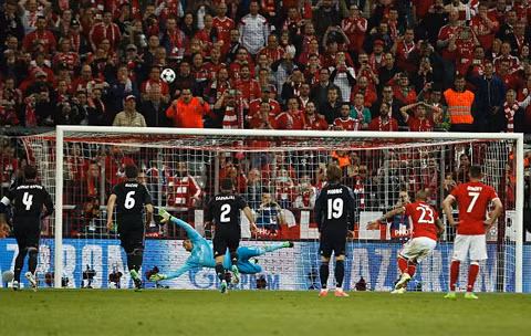 ronaldo lap cu dup real nguoc dong ha bayern