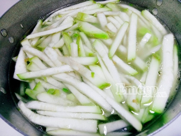 canh bau thit bo vien thanh mat cho mam com cuoi tuan