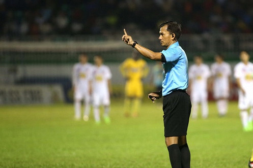 trong tai xuan nguyen va tro ly phu hung bi dinh chi vo thoi han