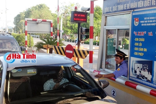 mien phi qua cau ben thuy 1 cho mot so nguoi dan nghe an ha tinh