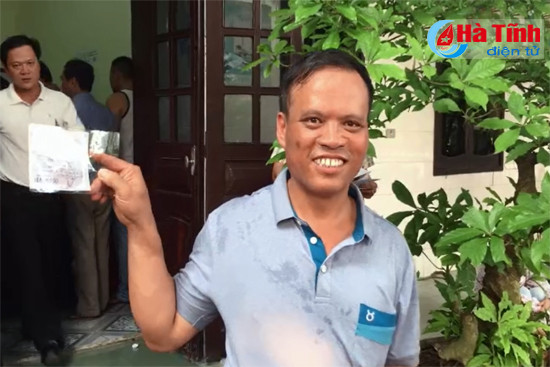 nguoi dan 2 dau cau ben thuy i phan khoi lam the mien phi bot