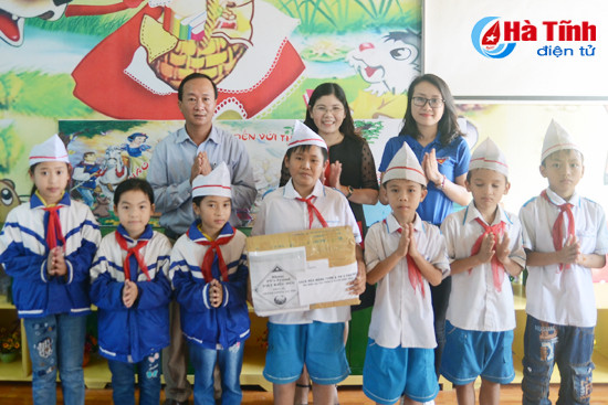 1 200 dau sach den voi hoc sinh nong thon ha tinh