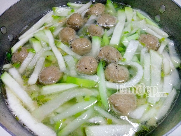 canh bau thit bo vien thanh mat cho mam com cuoi tuan