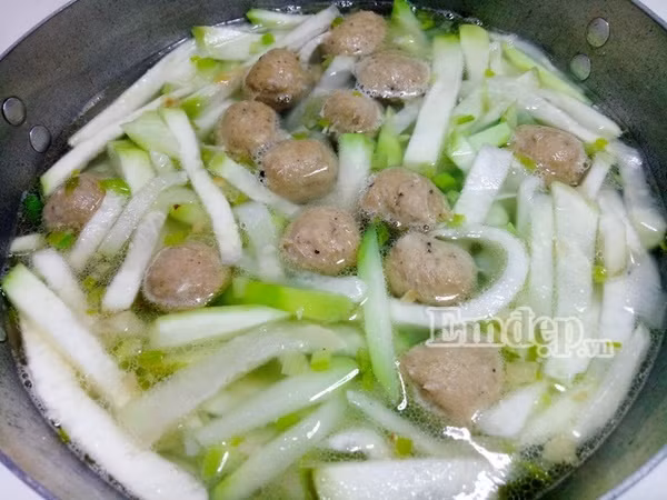 canh bau thit bo vien thanh mat cho mam com cuoi tuan