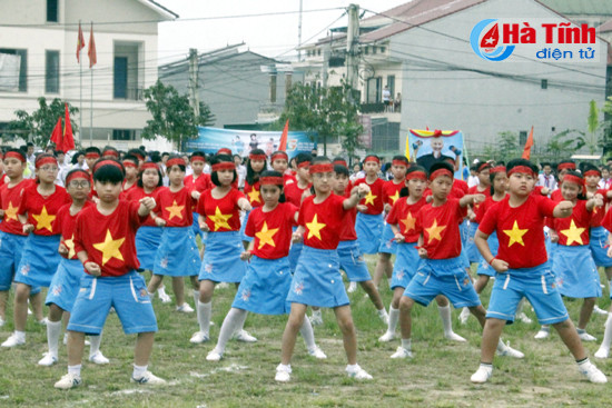tre em trung binh tan cu gia mua duong sinh