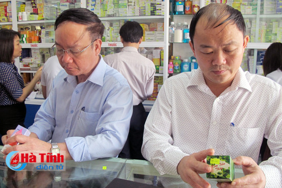 ha tinh xu phat 12 co so vi pham kinh doanh thuoc chua benh