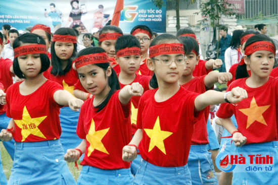 tre em trung binh tan cu gia mua duong sinh