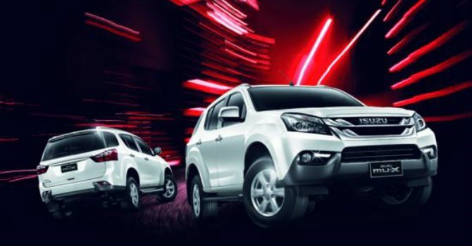 isuzu mu x va ford transit cung phai trieu hoi xe