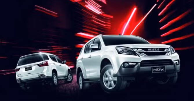 isuzu mu x va ford transit cung phai trieu hoi xe