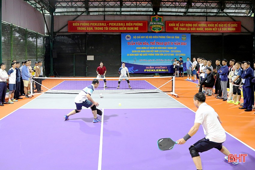 Các vận động viên thể hiện tinh thần thể thao đoàn kết, cao thượng bqbht_br_3.jpg