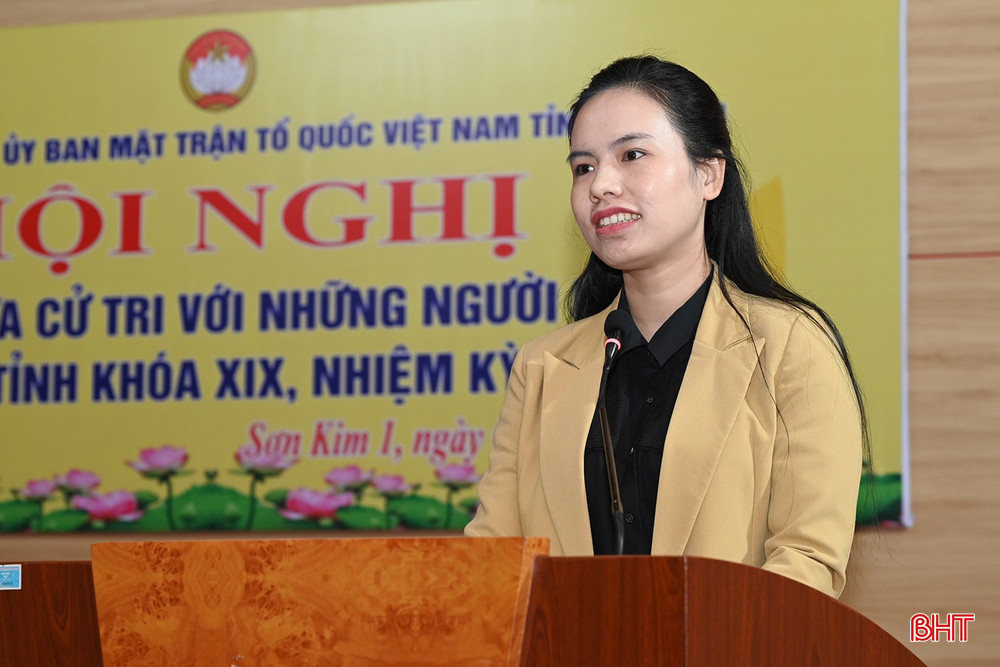 Bà Nguyễn Ny Hương - Phó Chủ tịch Ủy ban MTTQ Việt Nam tỉnh, Bí thư Tỉnh đoàn trình bày chương trình hành động.