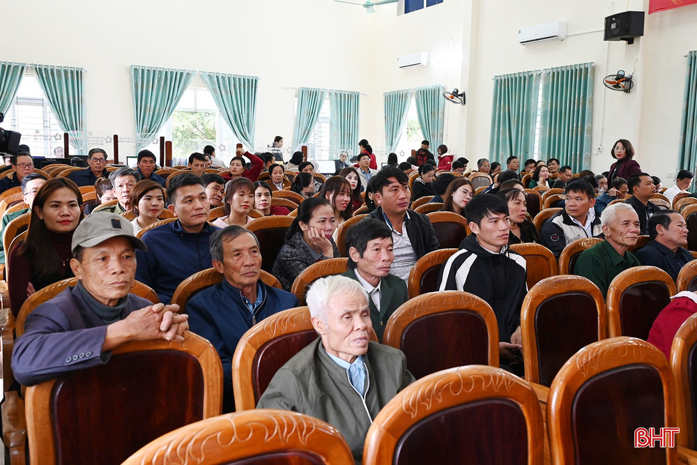 Cử tri xã Sơn Tiến đánh giá cao chương trình hành động của Phó Chủ tịch UBND tỉnh Hồ Huy Thành.