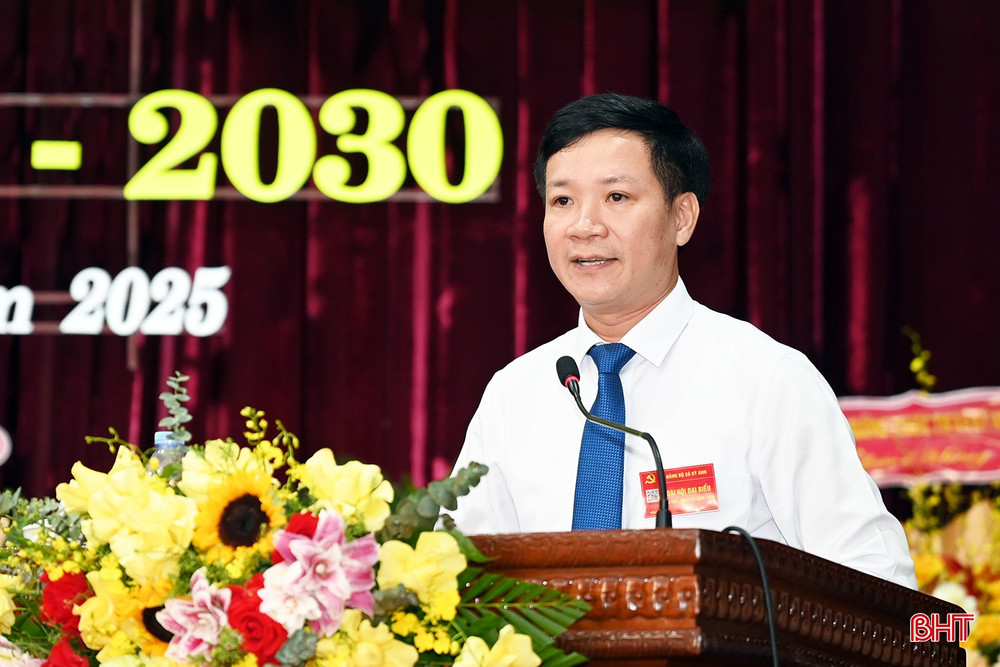 Bí thư Đảng ủy xã Kỳ Anh Trần Thành Nam trình bày báo cáo chính trị. bqbht_br_3.jpg