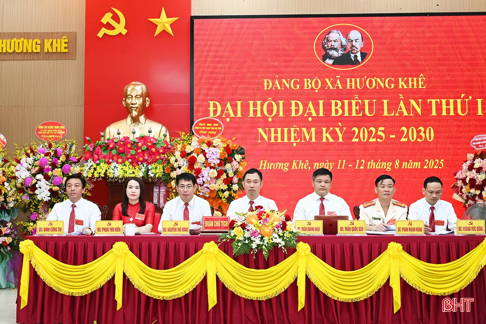 Đoàn chủ tịch điều hành đại hội. bqbht_br_5.jpg