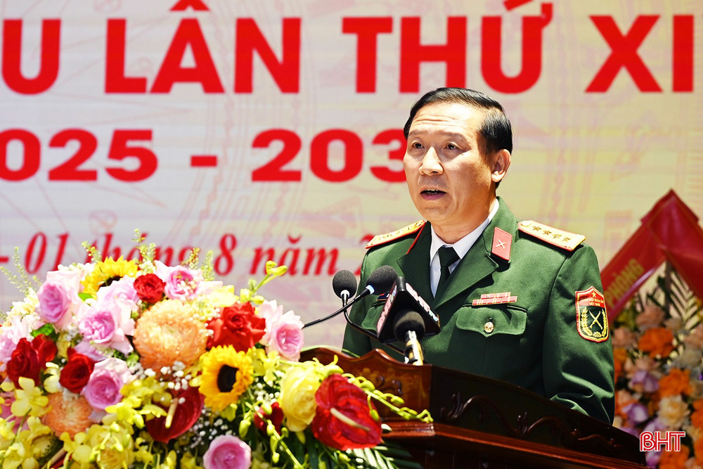 Đại tá Võ Quang Thiện - Phó Bí thư Đảng ủy, Chính ủy Bộ CHQS tỉnh báo cáo chính trị trình đại hội. bqbht_br_4.jpg