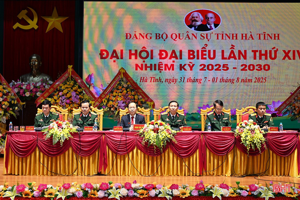 Đoàn chủ tịch điều hành đại hội. bqbht_br_5.jpg