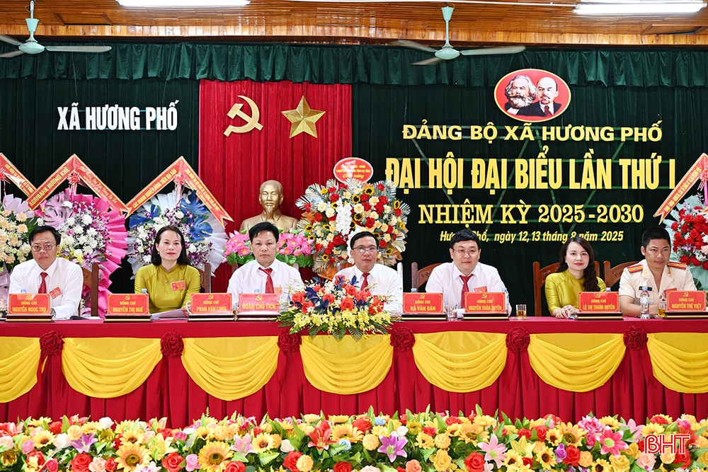 Đoàn chủ tịch điều hành đại hội. bqbht_br_3.jpg
