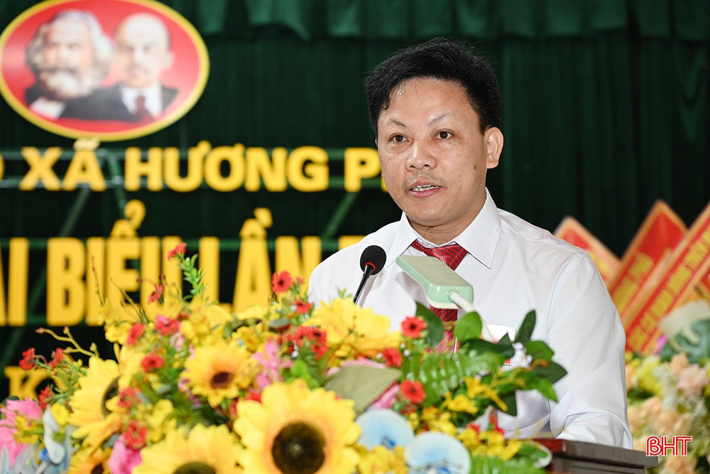 Phó Bí thư Thường trực Đảng ủy xã Hương Phố Phan Văn Long khai mạc đại hội. bqbht_br_4.jpg