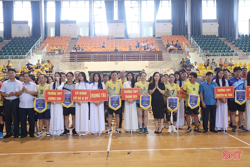 Sôi nổi Giải Bóng chuyền ngành GD&ĐT Hà Tĩnh 