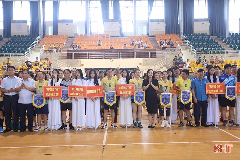 Sôi nổi Giải Bóng chuyền ngành GD&ĐT Hà Tĩnh 