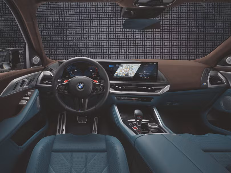 Bộ đôi BMW XM và X5 mới ra mắt thị trường Việt Nam