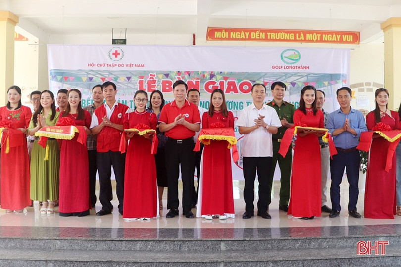 Bàn giao bếp ăn bán trú cho trường mầm non ở huyện miền núi Hà Tĩnh