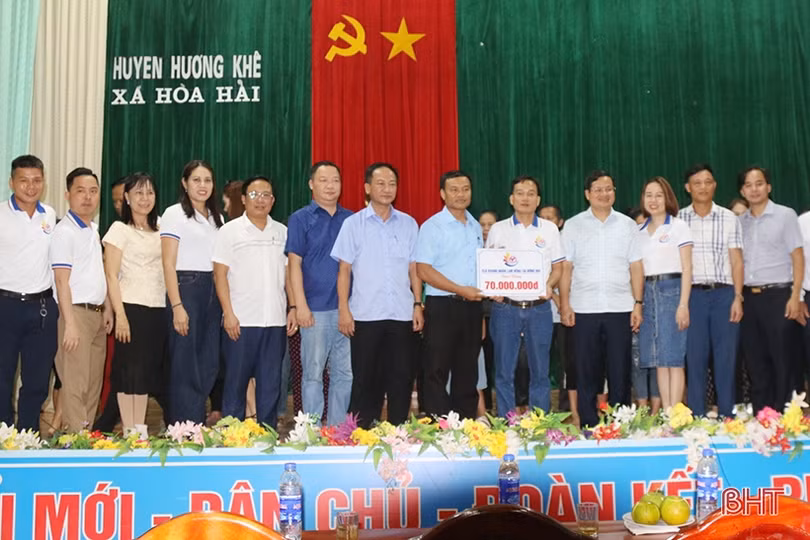 CLB Doanh nhân Lam Hồng trao hỗ trợ hộ dân khó khăn ở Hương Khê