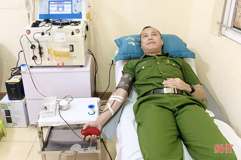 2 chiến sỹ công an hiến máu cứu người qua cơn nguy kịch