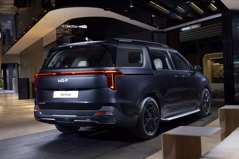 KIA Carnival công bố phiên bản mới sau khi bản cũ bị chê kém an toàn