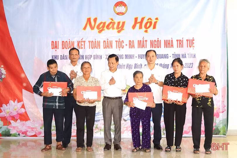 Người dân Vũ Quang vui ngày hội đại đoàn kết dân tộc