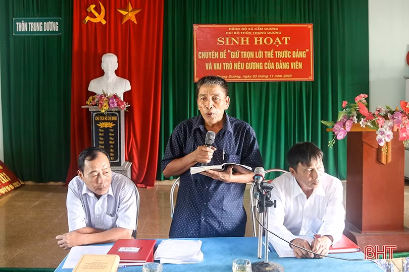 Vinh quang lời thề đảng viên, ghi tại một cuộc họp chi bộ