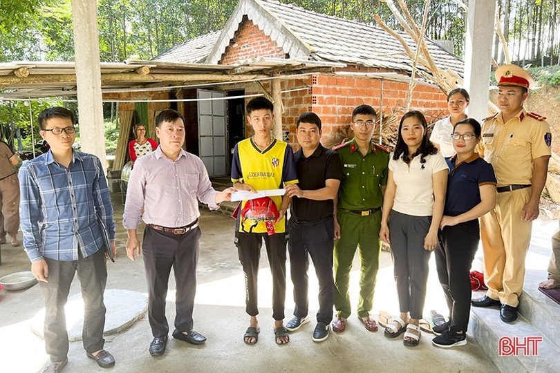 Tiếp tục quan tâm, giúp đỡ gia đình nạn nhân bị tai nạn giao thông