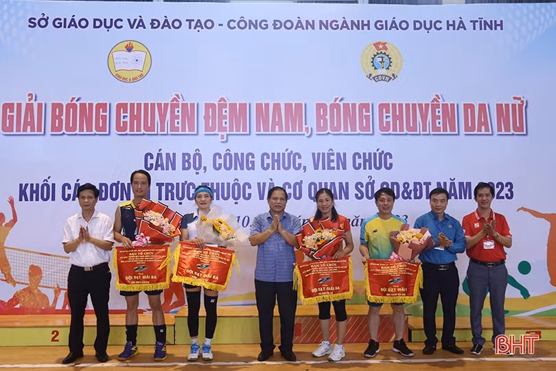 Giải Bóng chuyền ngành GD&ĐT Hà Tĩnh có 2 nhà vô địch