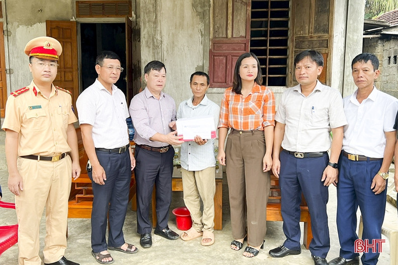 Tiếp tục quan tâm, giúp đỡ gia đình nạn nhân bị tai nạn giao thông