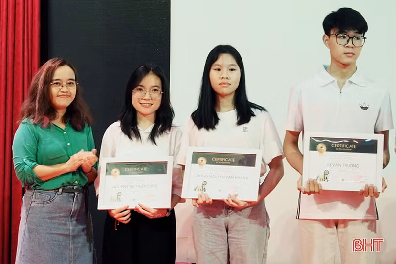 Nghị lực vượt khó của hai chị em sinh viên nghèo học giỏi