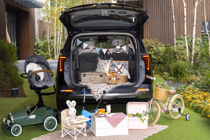 KIA Carnival công bố phiên bản mới sau khi bản cũ bị chê kém an toàn