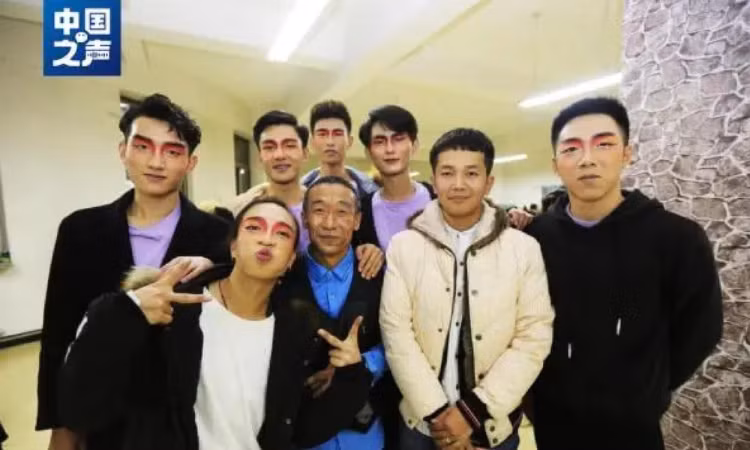 Nông dân theo đuổi giấc mơ múa ballet ở tuổi 53