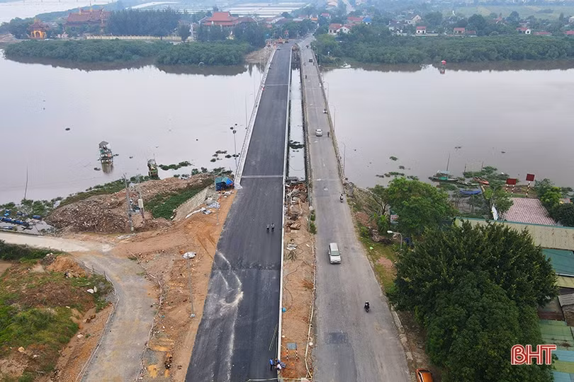 Diện mạo cây cầu nối TP Hà Tĩnh và phố biển Lộc Hà trước ngày thông xe
