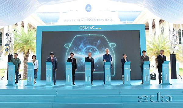 VinFast khai trương dịch vụ taxi Xanh SM tại Lào